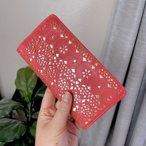 Peachy pink wallet with gold underlay. 🍑